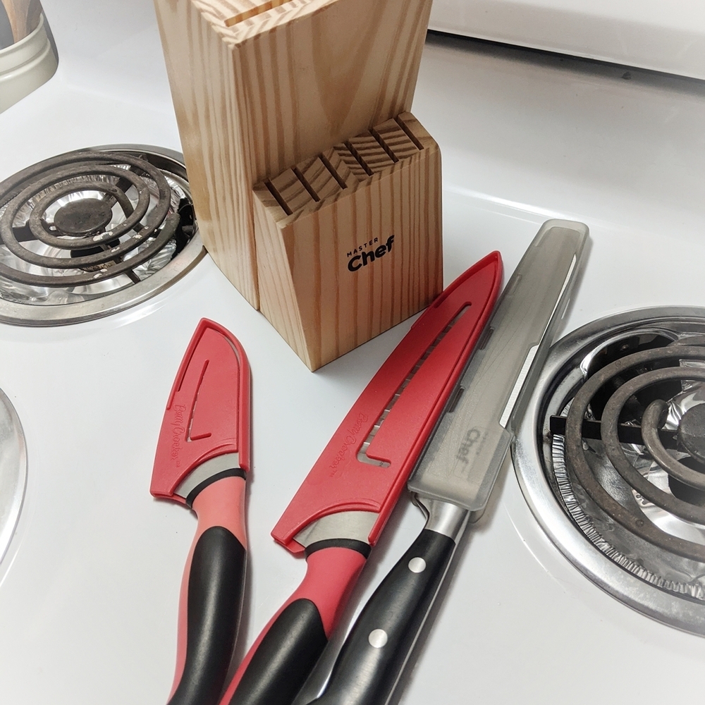 Master Chef Bread Knife with Block + 2 Betty Crocker Knives